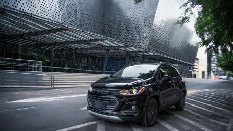 Sleek Black SUV in Urban Setting wallpaper