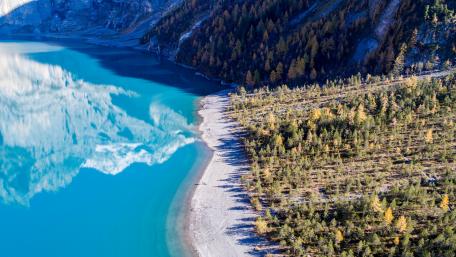 Serenity at Lakeside Autumn wallpaper