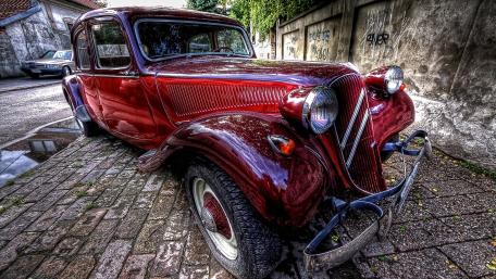 Classic Elegance of a Vintage Car wallpaper