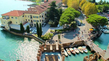 Charming Waterfront District in 4K Resolution wallpaper