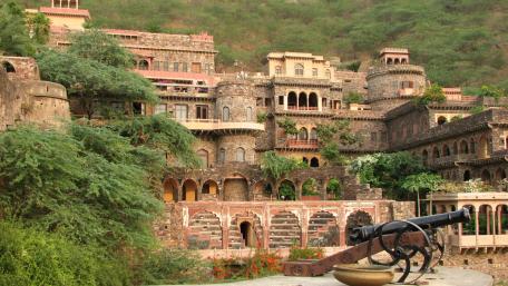 Neemrana Fort-Palace wallpaper