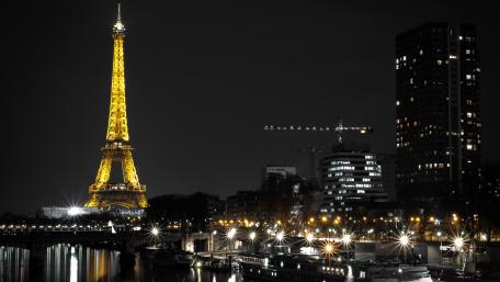 Eiffel Tower by night wallpaper