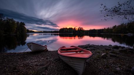 Tranquil Sunset by the Lake wallpaper