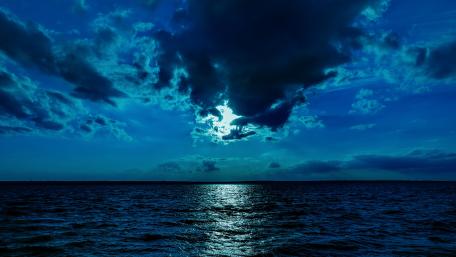 Moonlit Sea Under a Dark Sky wallpaper