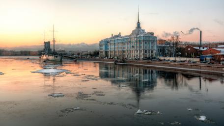 Serene Cityscape at Dusk wallpaper