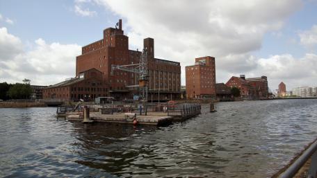 Old port facilities wallpaper