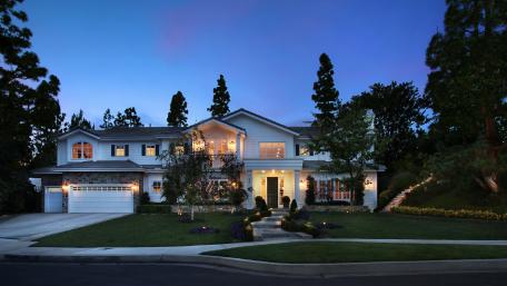 Charming Home in Twilight Glow wallpaper