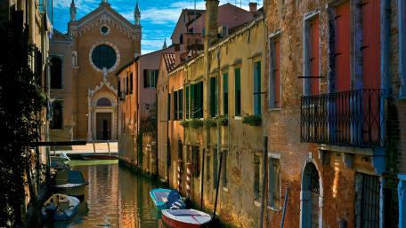 Stunning Venice Canal Views for Your Desktop Wallpaper wallpaper