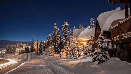 Winter Wonderland in a Cozy Mountain Village wallpaper