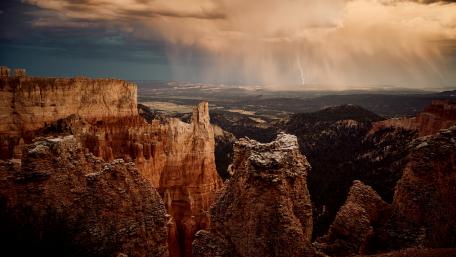 Majestic Lightning Over Grand Canyon View wallpaper