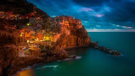 Manarola at dusk wallpaper