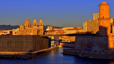 Golden Hour in a Coastal Cityscape wallpaper