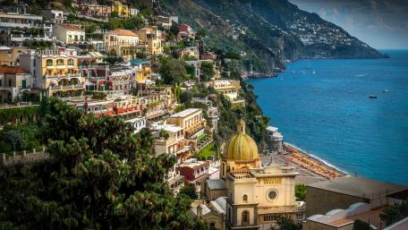 Coastal Charm of a Beautiful Cityscape wallpaper