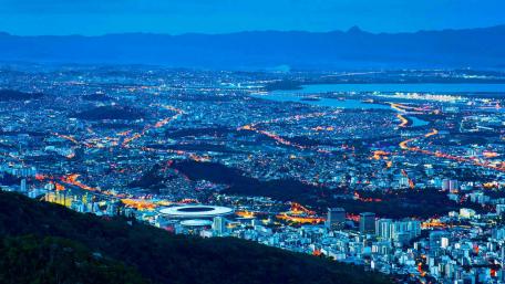 Vibrant City Lights Under a Twilight Sky wallpaper