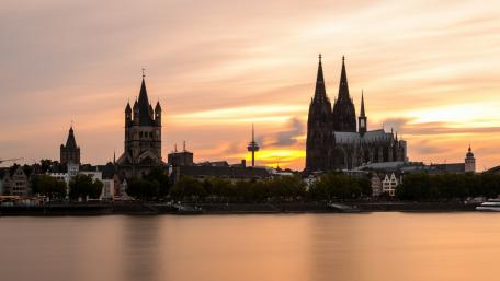 Stunning Sunset Over Cologne's Skyline wallpaper