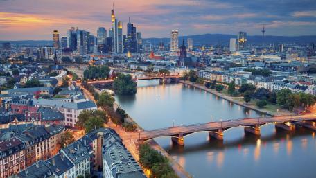 Skyline Serenity in Frankfurt at Dusk wallpaper