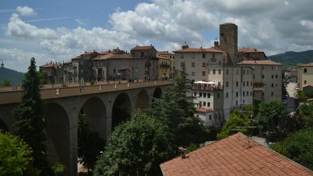 Charming Italian Village Under Cloudy Skies wallpaper