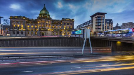Cityscape Elegance at Dusk wallpaper