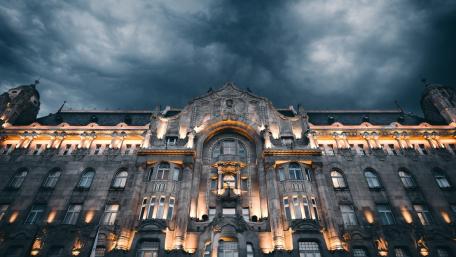 Four Seasons Hotel Gresham Palace wallpaper