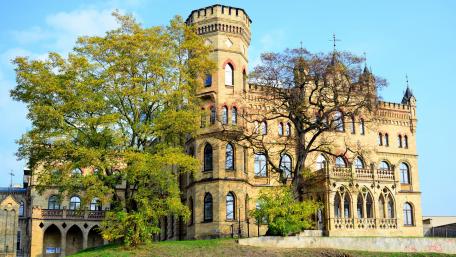 Charming Vilnius Palace Surrounded by Nature wallpaper