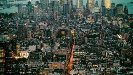 Vibrant Cityscape at Twilight Glow wallpaper