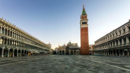 Morning Scene at St. Mark's Square in Venice wallpaper