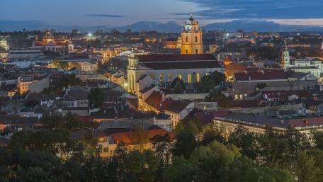 Enchanting Cityscape at Dusk wallpaper