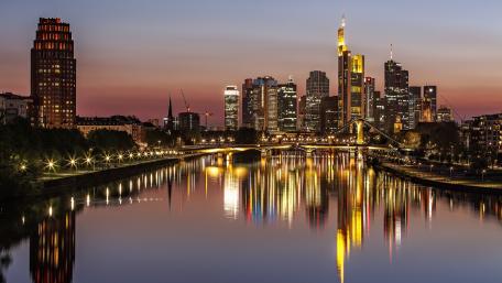 Stunning Skyline Reflections in Twilight Cityscape wallpaper