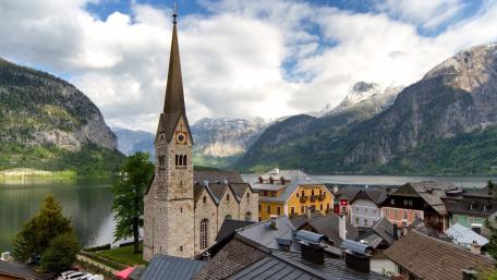 Church in Hallstatt wallpaper