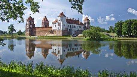 Mir Castle wallpaper