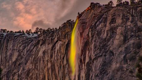 Majestic Huangshan Waterfall at Twilight wallpaper