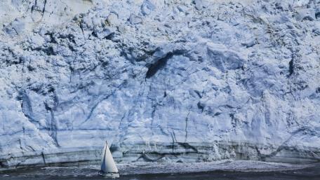 Serene Sailing Among Majestic Icebergs in the Arctic Ocean wallpaper