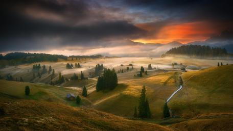 Italian green hills wallpaper