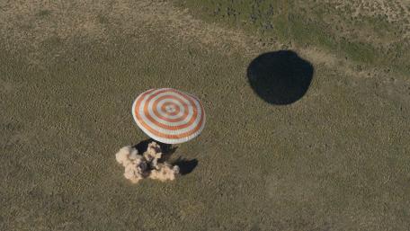 Expedition 35 Crew Members Landing wallpaper