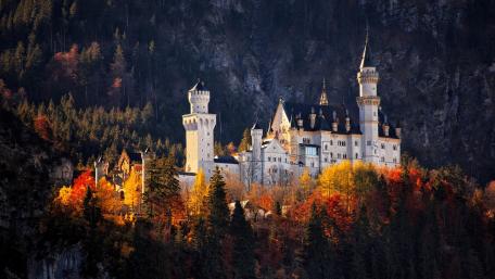 Neuschwanstein Castle at fall wallpaper
