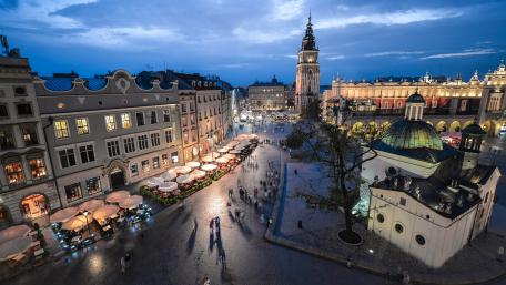 Charming City Square at Dusk wallpaper