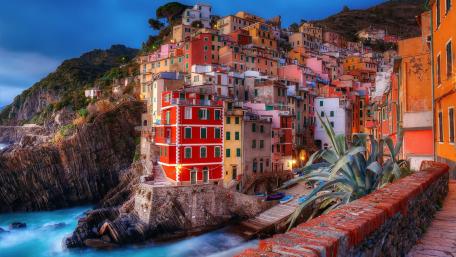 Colorful houses of Manarola wallpaper