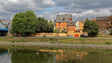 Historisches Wirtshaus an der Lahn wallpaper
