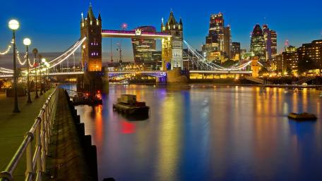 Tower Bridge over Thames wallpaper