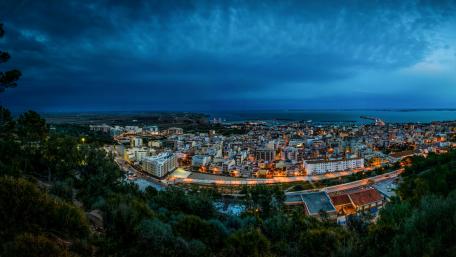 Stunning Aerial View of a Coastal City at Dusk wallpaper