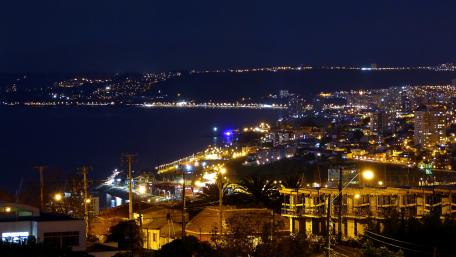 Nighttime Cityscape with Glittering Lights wallpaper