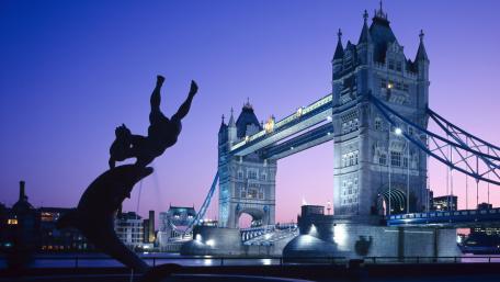 Tower Bridge from the Girl with a Dolphin fountain wallpaper