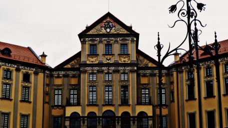 Elegant Architectural Marvel in Urban Landscape wallpaper