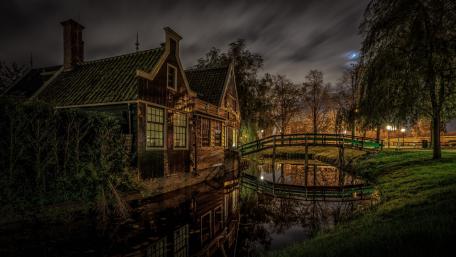 Zaanse Schans at night wallpaper