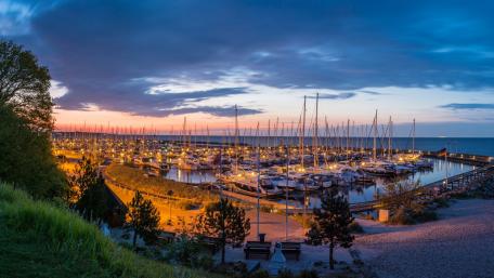 Serene Evening at the Marina wallpaper