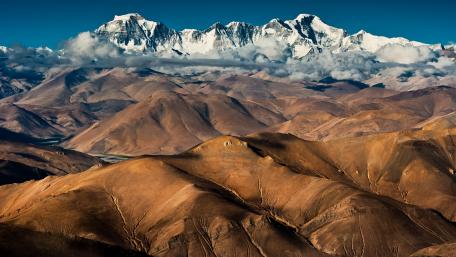 Majestic Mountain Range Under Clear Skies wallpaper