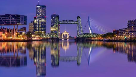 Stunning Cityscape at Twilight wallpaper