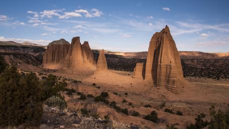 Majestic Badlands Rock Formations wallpaper