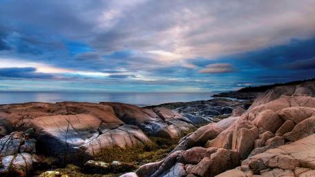 Serene Coastal Landscape at Dusk wallpaper