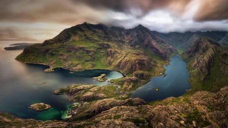 Misty Mountain Serenity wallpaper